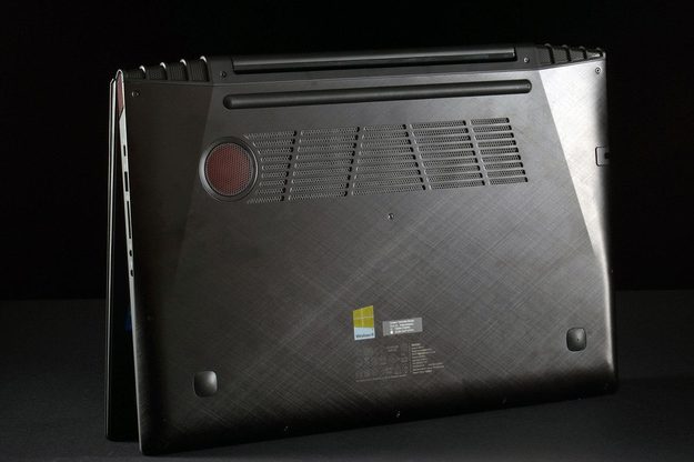 Lenovo IdeaPad Y510p bottom