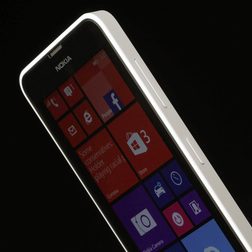 Nokia Lumia 635 front angle macro 12