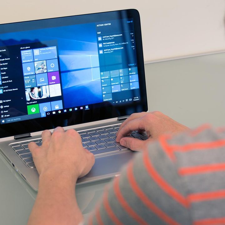 A man using the first version of Windows 10.