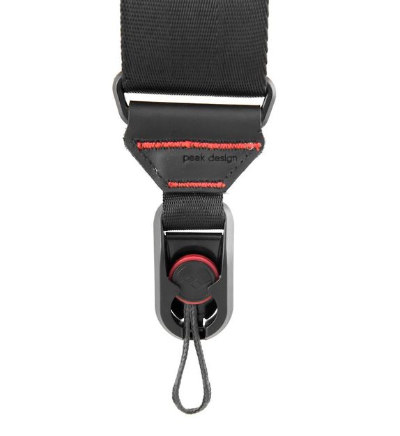 Peak Design's Anchor Link system fits allows for easy connecting and disconnecting of the strap.