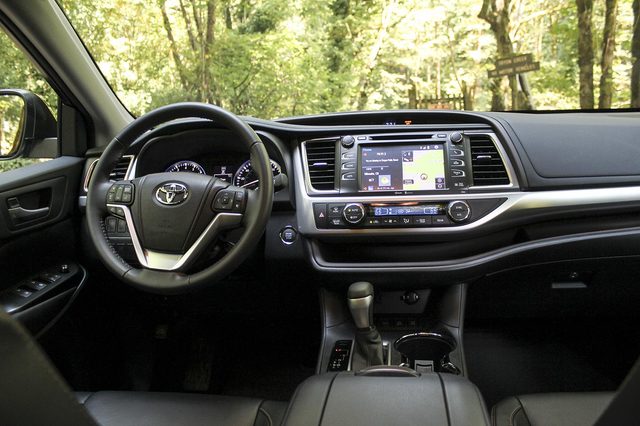 2014 Toyota Highlander XLE front interior