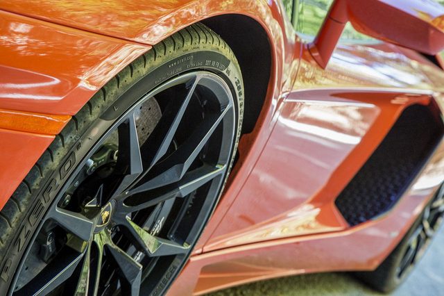 2015 Lamborghini Aventador wheel macro