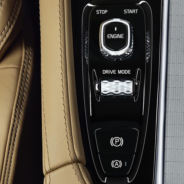 2015 Volvo XC90 center controls