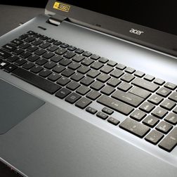 Acer Aspire E5 771G 51T2 top keyboard full