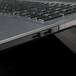 Acer Aspire E5 771G 51T2 usb ports