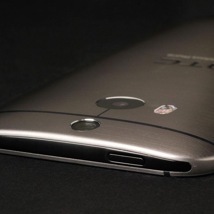 HTC ONE M8 Windows top angle
