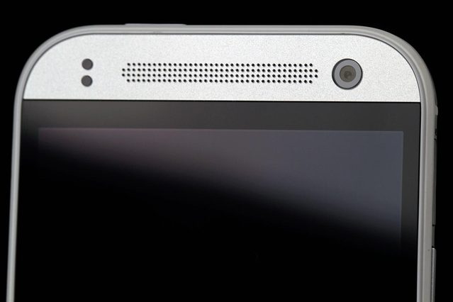 HTC One Remix top screen