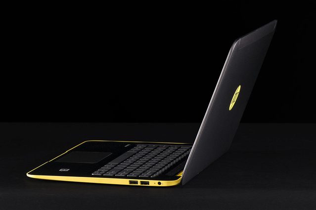 Hp Slate Laptop left side