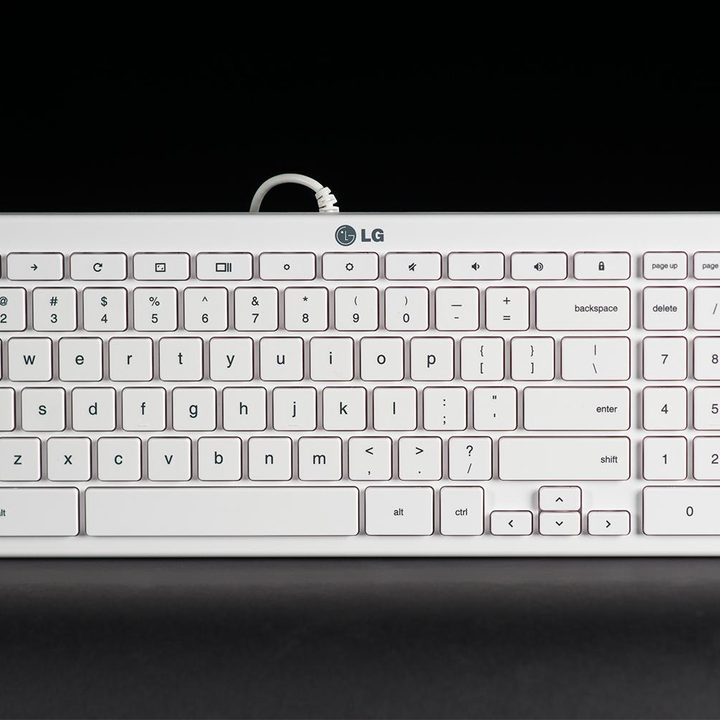 LG 22CV241 Chromebase review keyboard