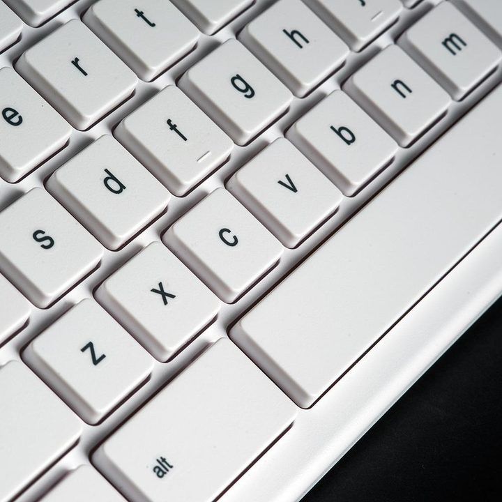 LG 22CV241 Chromebase review macro keyboard