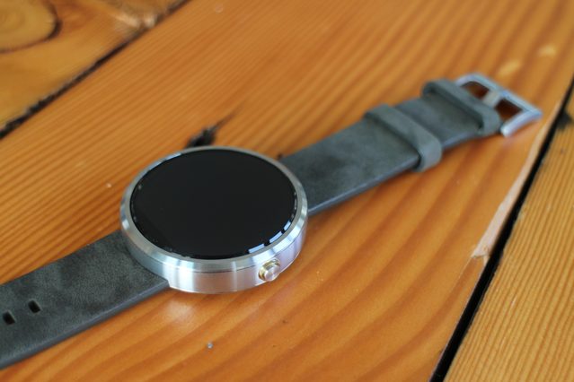 Moto 360 button screen