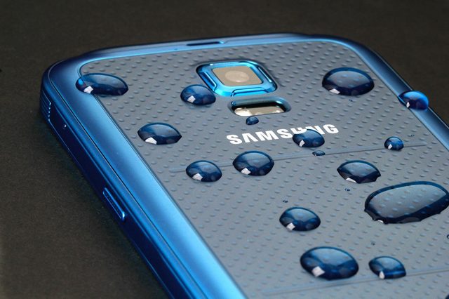 Samsung Galaxy S5 Sport back water