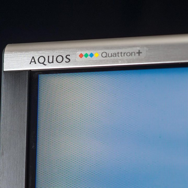 Sharp LC-60UQ17U review Aquos logo