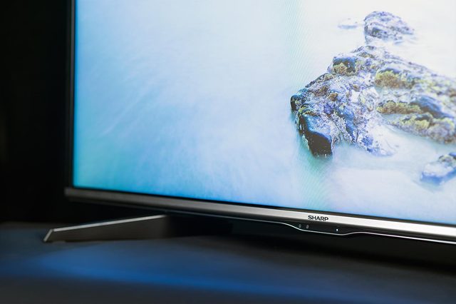 Sharp LC-60UQ17U stand macro angle