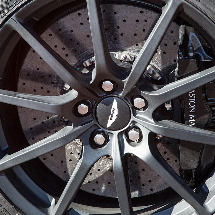 2015 Aston Martin V12 Vantage S Roadster tire