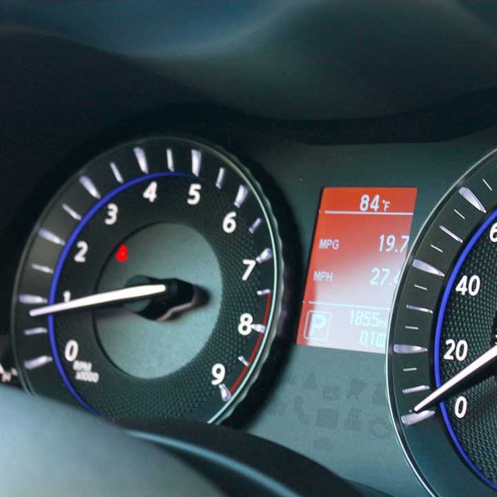 2015 Infiniti Q70 dash