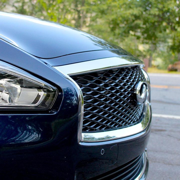 2015 Infiniti Q70 grill side