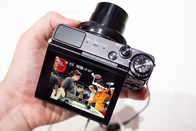 Canon-G7X-in-hand