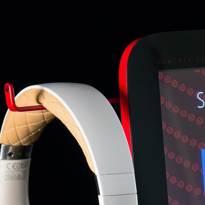 HP Envy 23xt Beats Special Edition review headphone hook macro