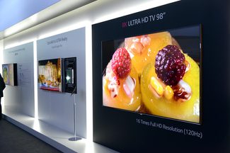LG 8K TV 2