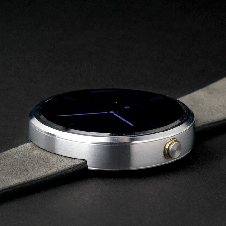 Moto 360 Watch face angle