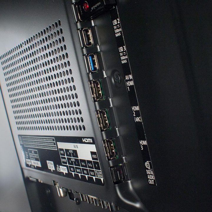 Panasonic TC-65AX800U
