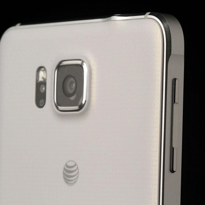 Samsung Galaxy Alpha top angle back