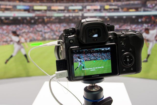 The NX1's Auto Shot function takes a picture as soon as a moving object moves to a pre-defined position.