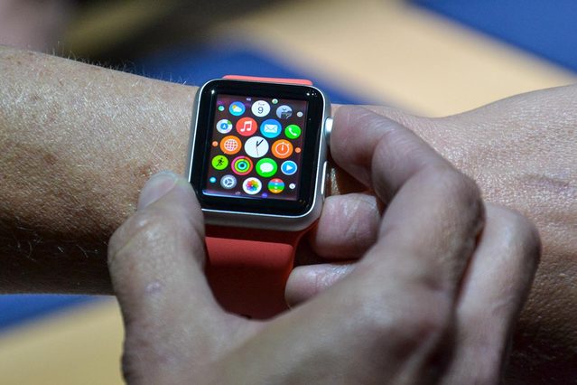 apple watch hands on 7