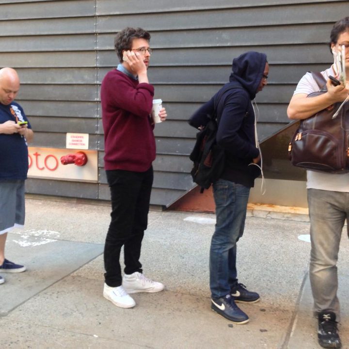 apple iphone 6 launch day news queue 3