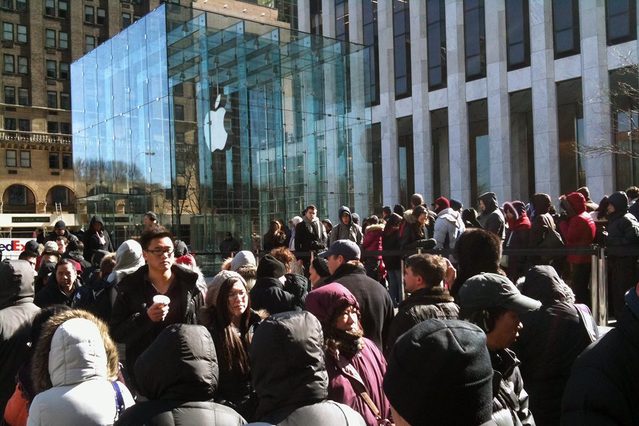 iphone-apple-store-line