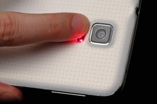 samsung-galaxy-s5-review-rear-light-1500x1000