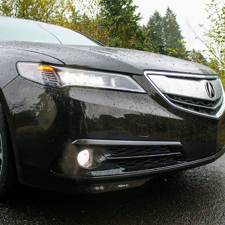 2015 Acura TLX front right macro v2