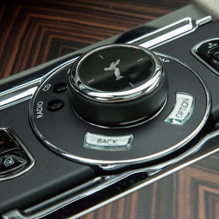 2015 rolls royce wraith review center dial