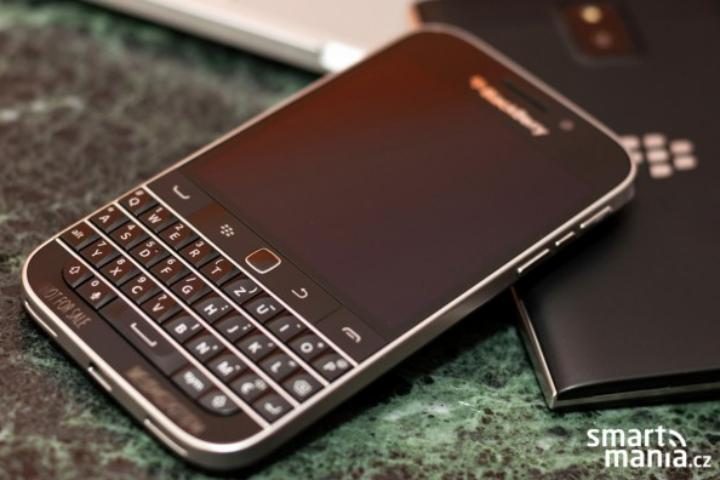 blackberry classic touted by john chen as launch nears leak front