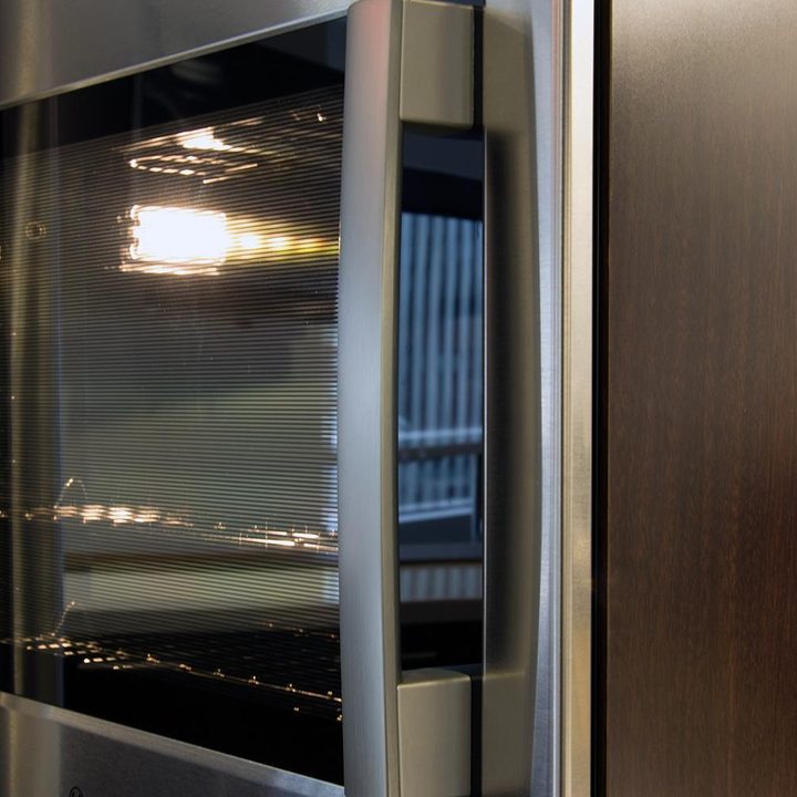 Bosch HBLP651LUC oven review handle