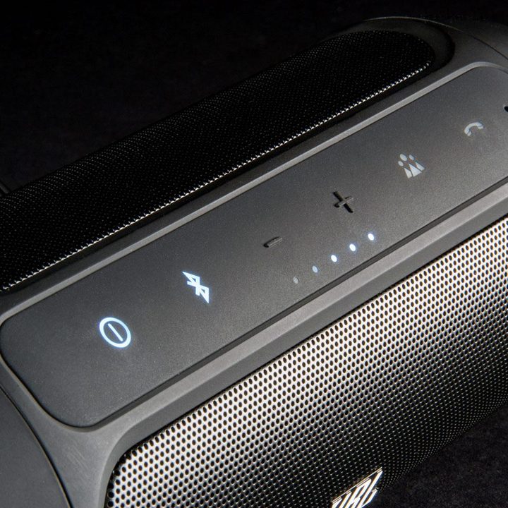 JBL Charge 2 top button