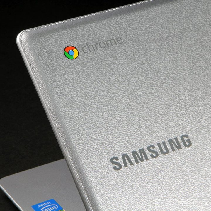 Samsung Chromebook 2 XE500C12-K01US review texture logo