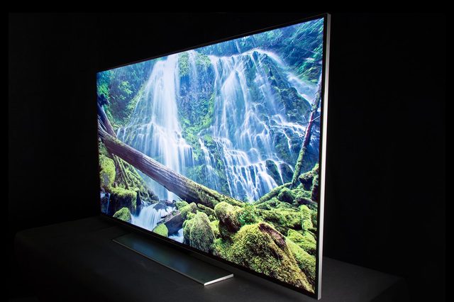 Samsung HU8550 TV 65 left angle