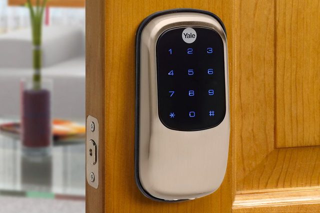 Yale_Real_Living_US15_Key_Free_Touchscreen_Deadbolt