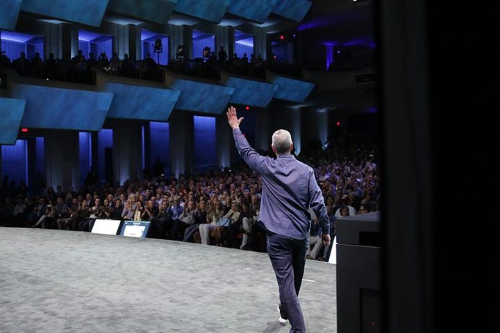 tim-cook-stage