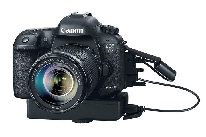 Canon-EOS-7D-Mark-II-plugged-in-press-image