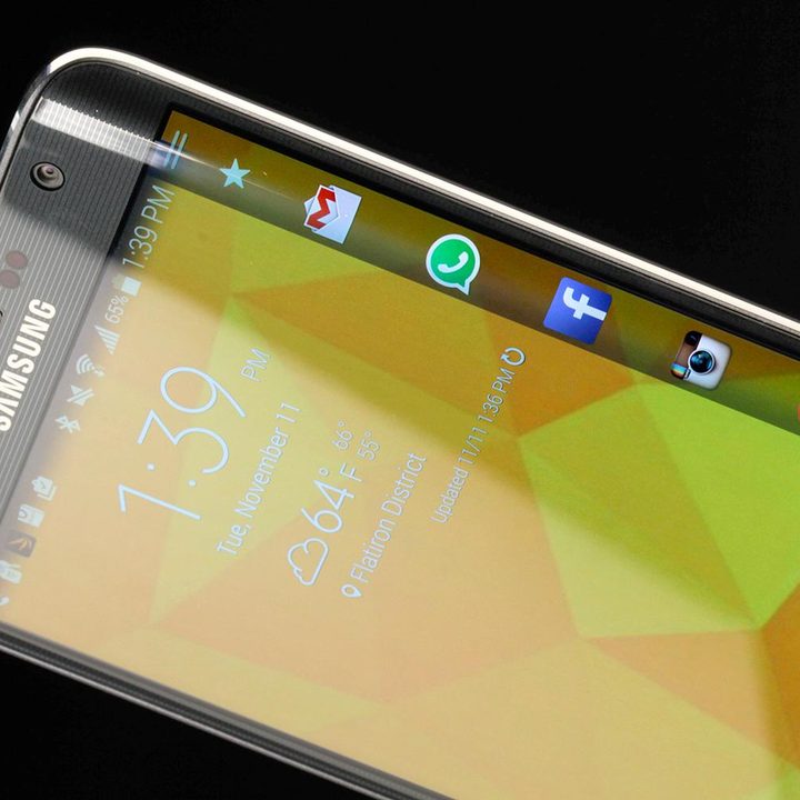 Samsung Galaxy Note Edge top screen 2