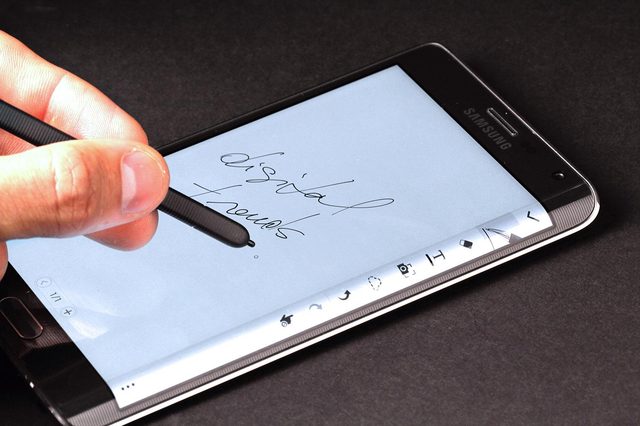 Samsung Galaxy Note Edge writing