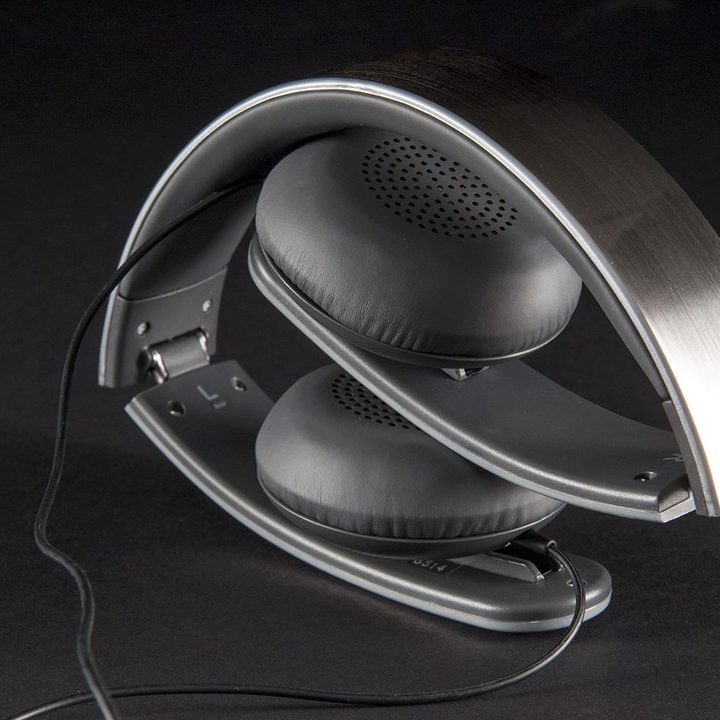 Shure SRH145 folded 2