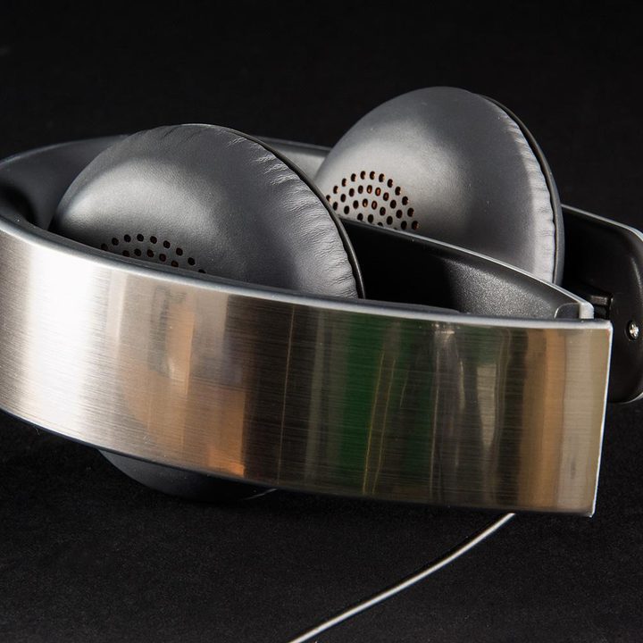 Shure SRH145 folded side
