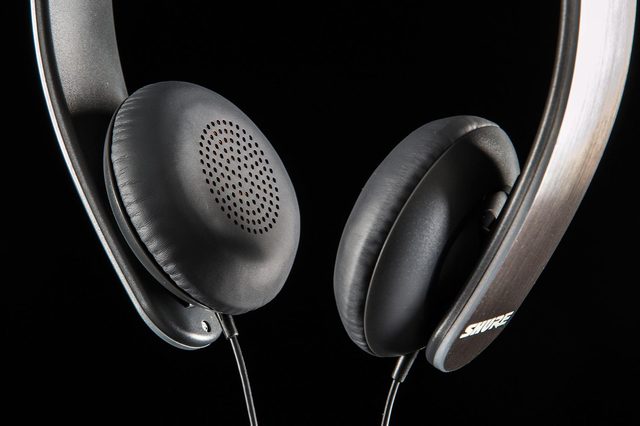 Shure SRH145 headphones