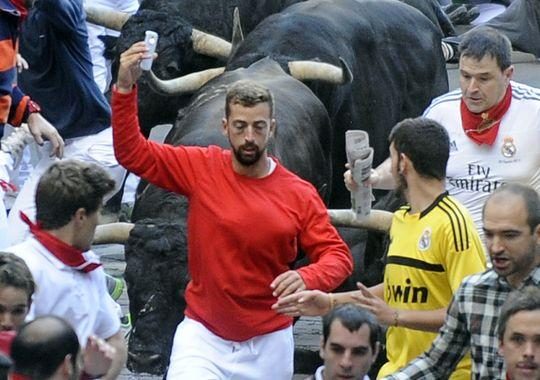 bull-run selfie