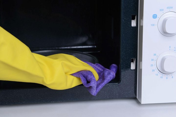cleaningmicrowave