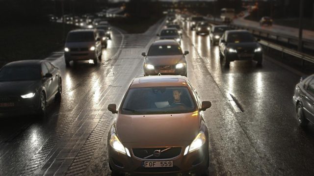 136187_Volvo_Car_Group_initiates_world_unique_Swedish_pilot_project_with_self